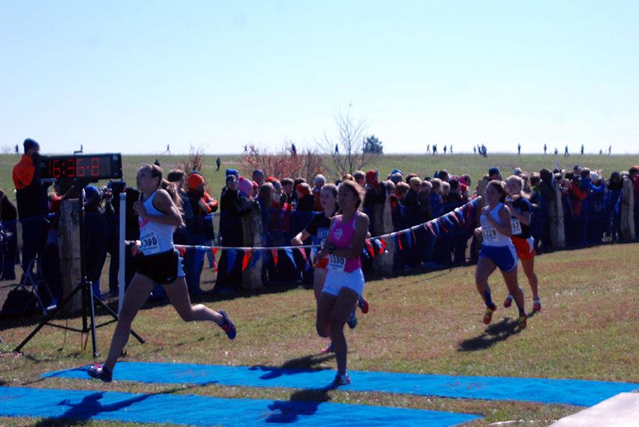 Junior Mckinzie Gwinner surges past the other runners in her race. 