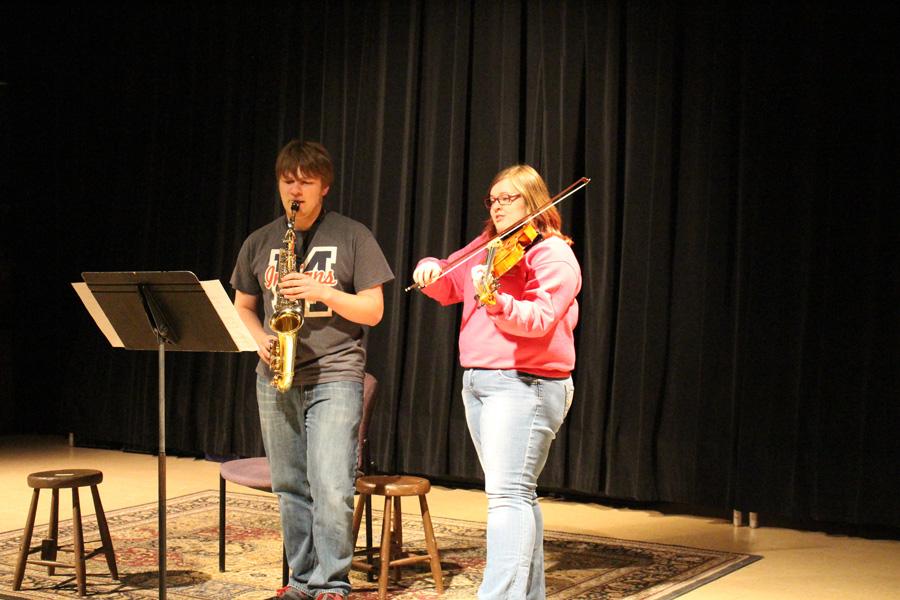 Thespians host Coffeehouse, talent show