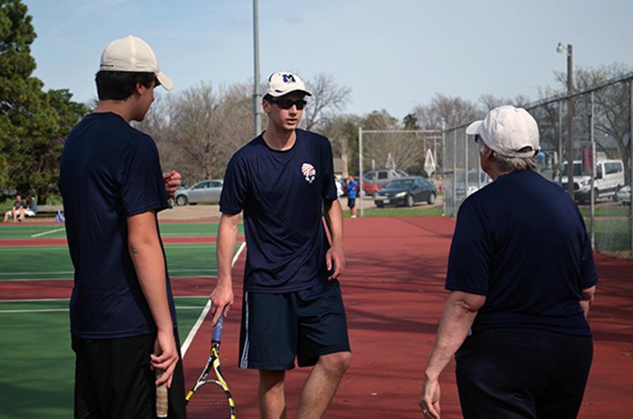 Tennis+opens+season+with+two+wins