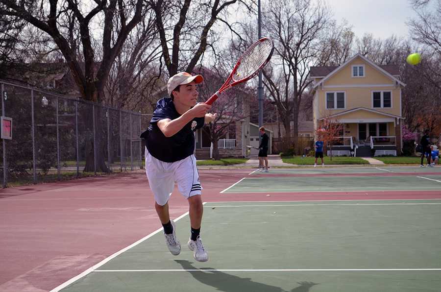 Tennis+opens+season+with+two+wins