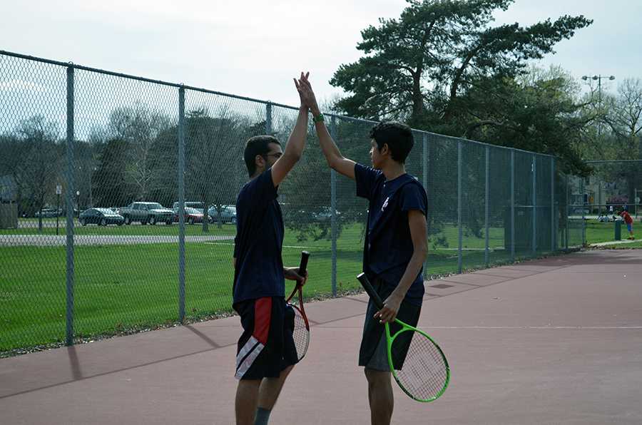 Tennis+opens+season+with+two+wins