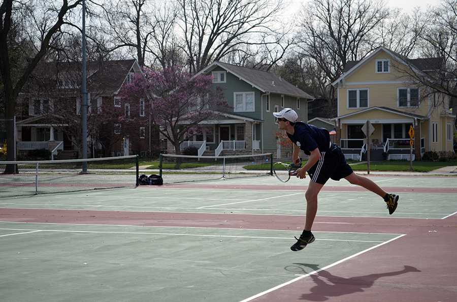 Tennis+opens+season+with+two+wins