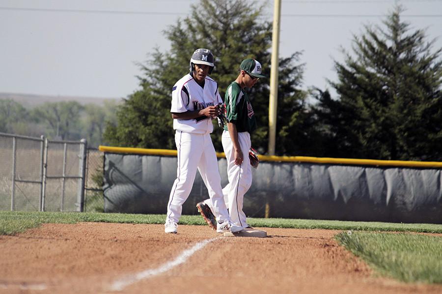 Baseball rolls past Emporia