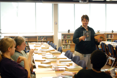 During sixth hour, sophomore English teacher Wendy Howard describes a book during Book Talks. Put together by Howard and librarian Joann Hettenbach, Book Talks are a way to personalize the average book choosing process.
