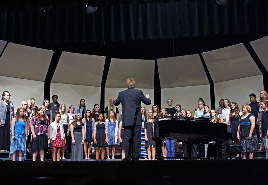 Mixed choir’s career has rocky start