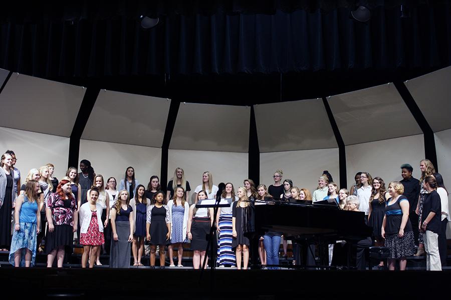Mixed choir’s career has rocky start