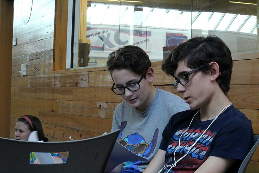 Photo gallery: 'Guys and Dolls' backstage preparation