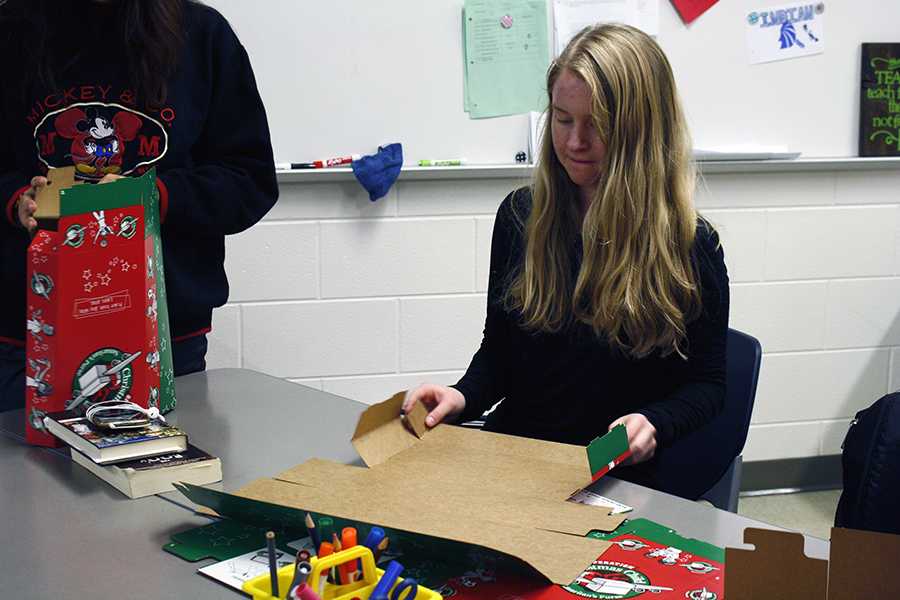 Key Club packs boxes to be sent to children in third-world countries