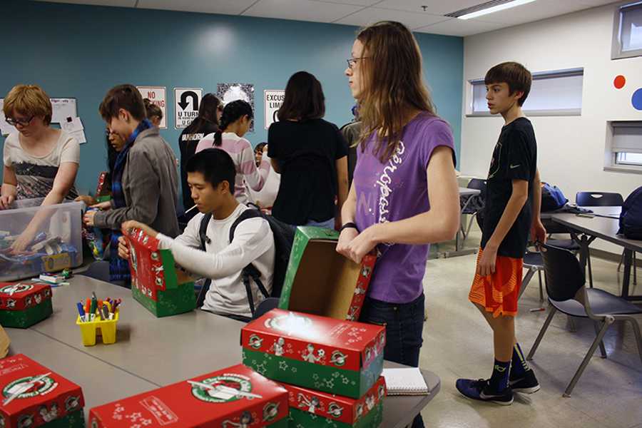 Key Club packs boxes to be sent to children in third-world countries