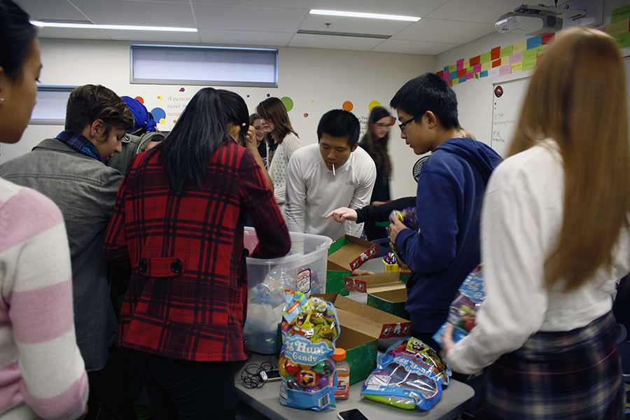 Key Club packs boxes to be sent to children in third-world countries