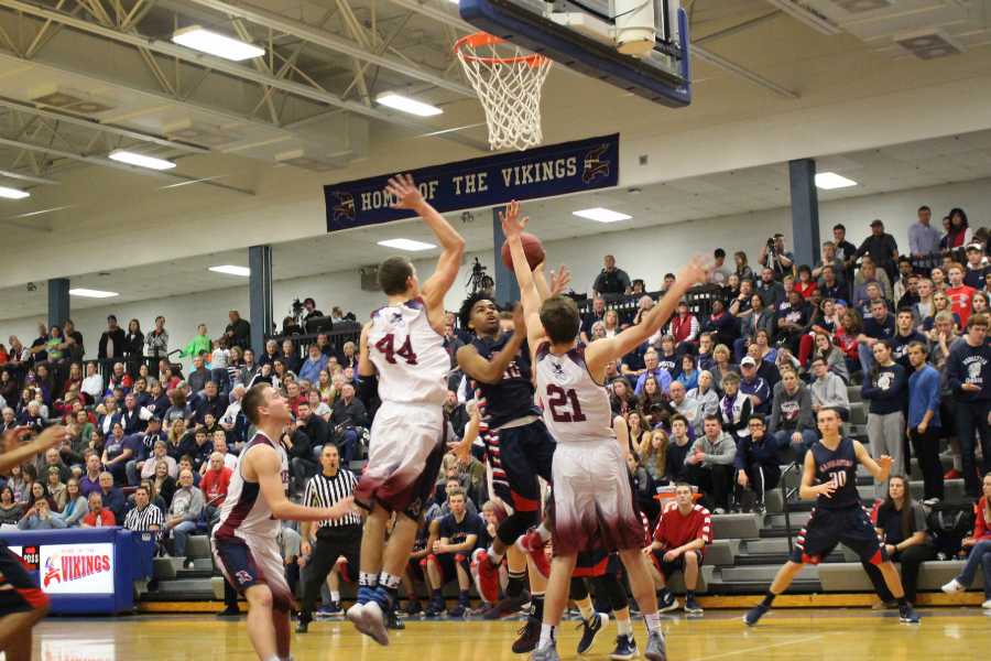Boys clinch outright league title with dramatic road win over Seaman