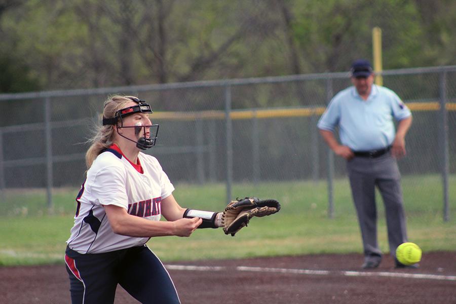 Softball+sweeps+Highland+Park