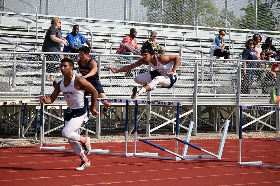 Track+competes+at+home%2C+KU+Relays