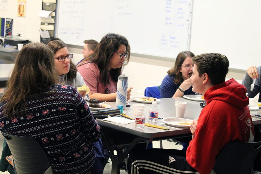AP+Spanish+students+Taryn+Lancaster+%28Senior%29%2C+Elizabeth+Kim+%28Junior%29%2C+Abbey+Hayes+%28Senior%29+and+Henry+Schinstock+%28Senior%29+hangout+around+the+table.+