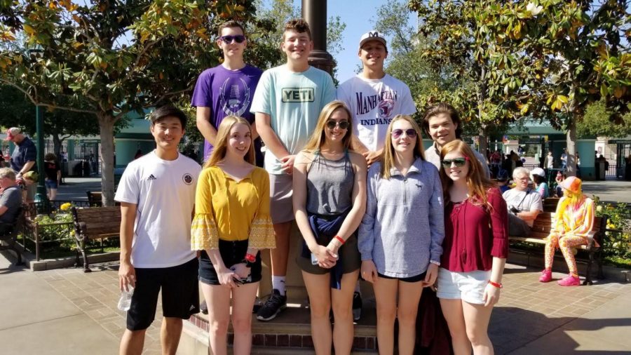 From+front+to+back%2C+sophomore+Rayma+Last%2C+sophomore+Brandy+Sullivan%2C+junior+Hannah+Higgins%2C+sophomore+Rhys+Phipps%2C+junior+Will+Bannister+and+junior+Alison+Payne%2C+junior+Casey+Gritton%2C+junior+Collin+Devan+and+junior+Tyler+Higgins+pose+for+a+photo+during+their+BPA+trip+in+California.