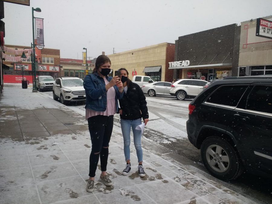 AFS holds exchange students scavenger hunt