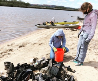 Environmental club helps clean Kansas River