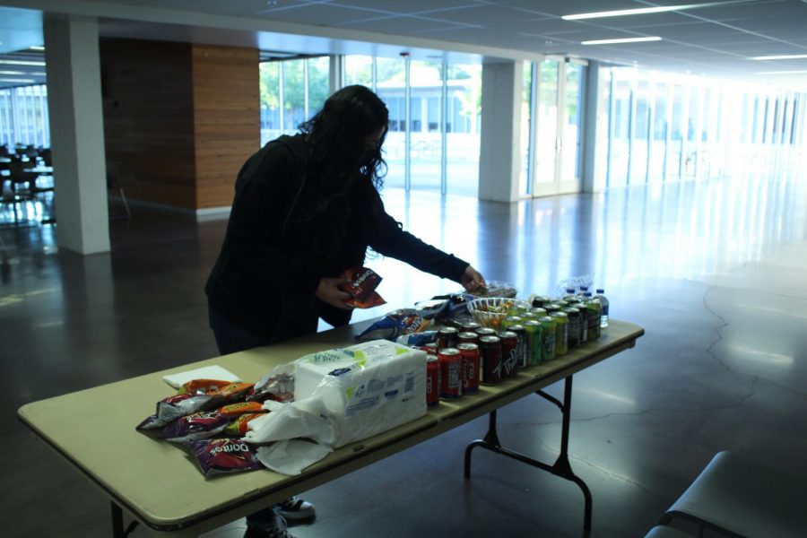 An HSU member gets snack during Vivo. Photo courtesy of Kristy Nyp