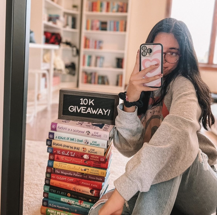 Sophomore’s incessant passion for books gains widespread following