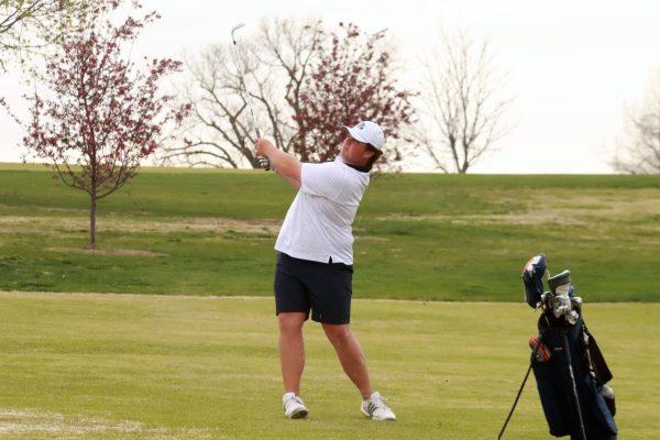 Varsity golf prepares for Regionals