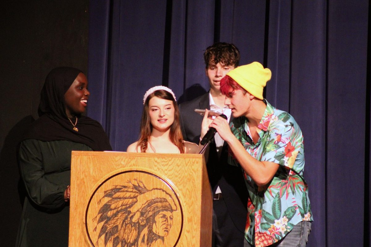 Oh yeah! Ben Huser singing "I want it that way" while wating for the fanaly trying to entertain the crowd. Ben's brother Pateric got cround Mr. MHS. 