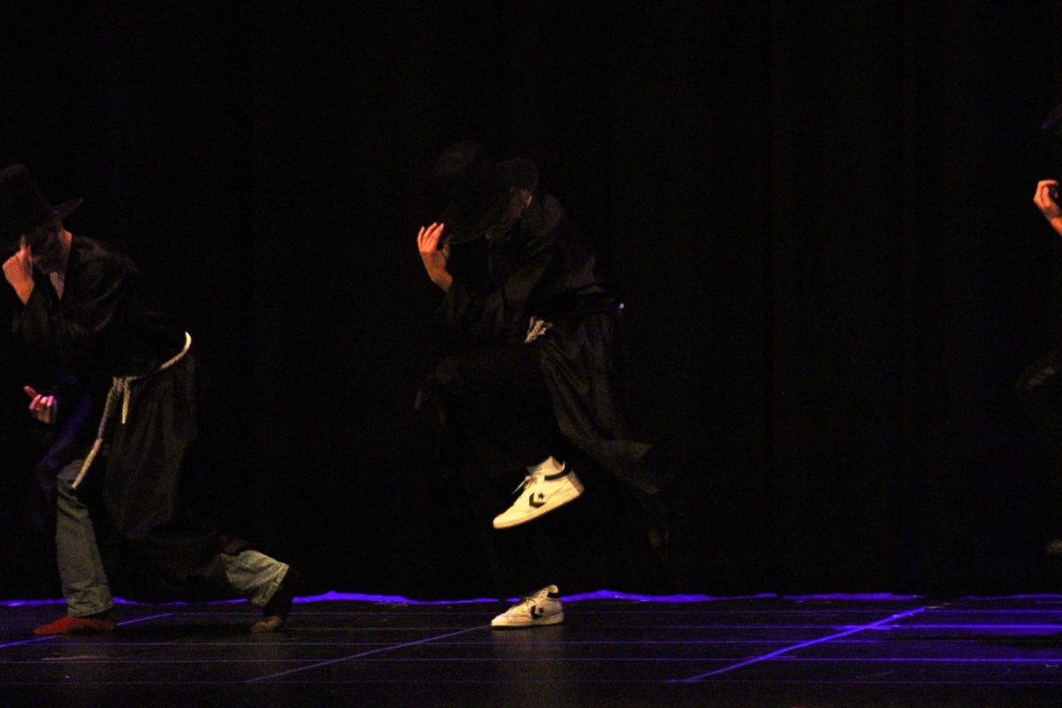 WHOO! Favian Gomez dancing in the fanaly of the Mr MHS "Your Idol". Favian got the award for the best teammate. 
