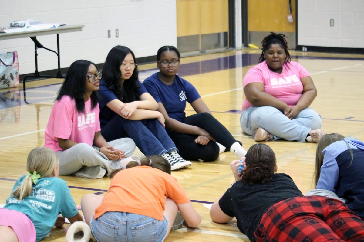 Talk time. The members of SADD at MHS came down to Anthony Middle School to talk to all the middle schoolers about health safety with alcohol and substance abuse. They would take up the kiddos’ PE class period to have the bigger room for all the fun activities that help explain the important of health safety and for physical safety. The days they traveled to the middle schools were Mar. 30 to visit Eisenhower Middle School and mar. 31, to visit Anthony Middle School.